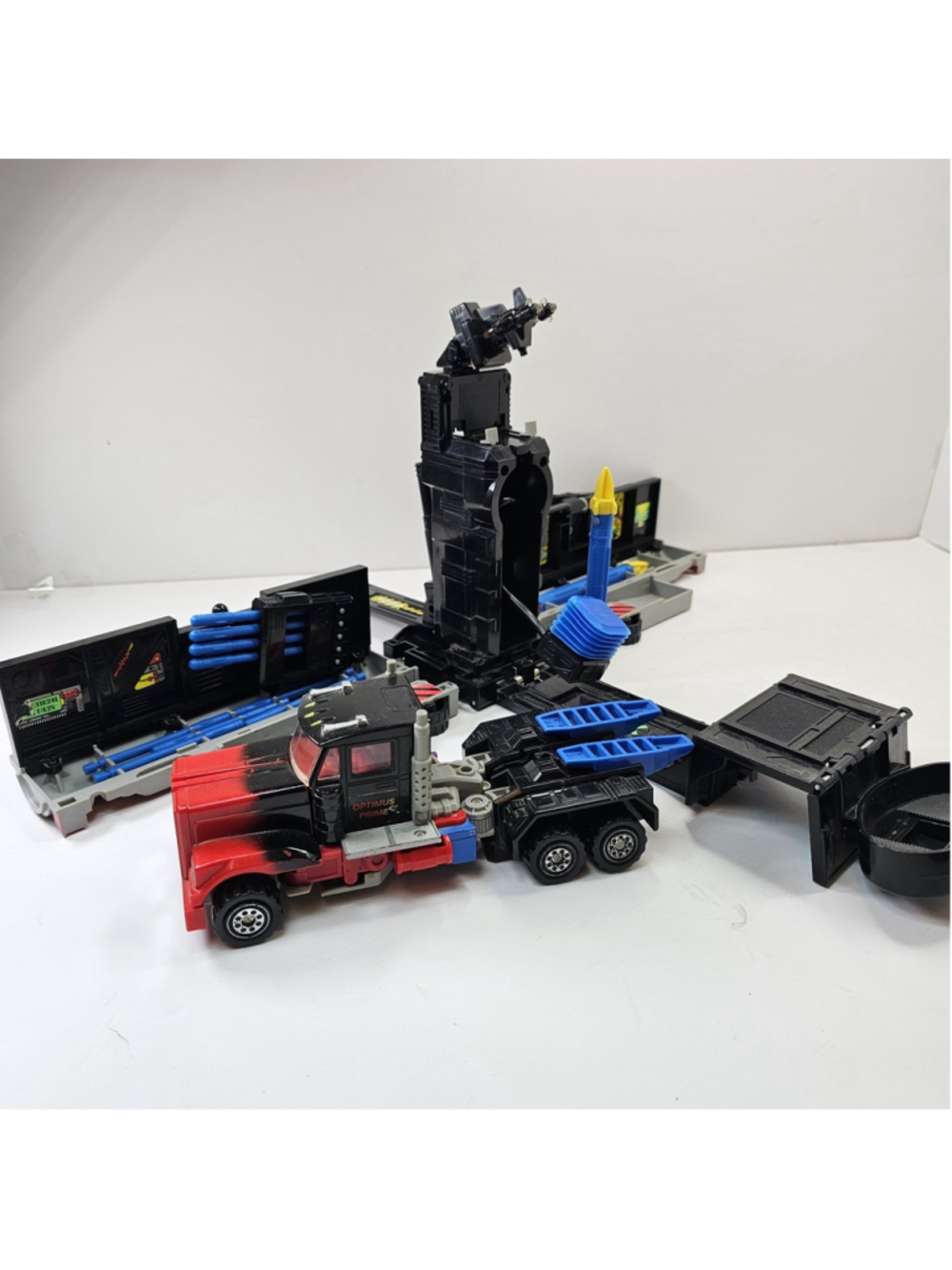 Transformers G2 Laser Optimus Prime RARE Tanker Truck 1994 W/Missiles! OP-95